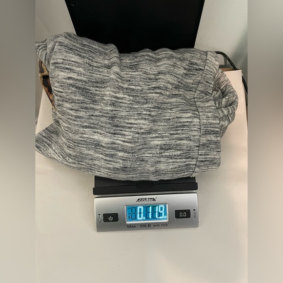 PINK Victoria's Secret Women's‎ Gray Sweater leopard XS - Picture 9 of 9